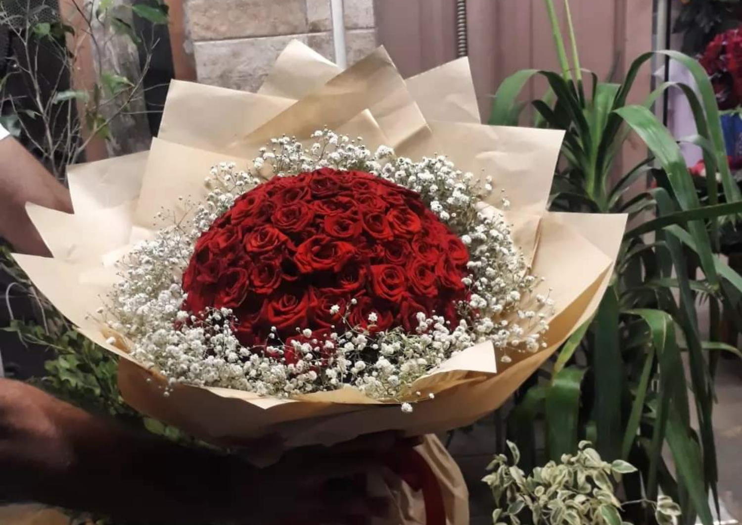 باقة ورد احمر كبيرة